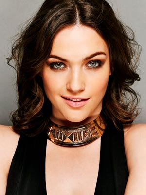  
Violett Beane